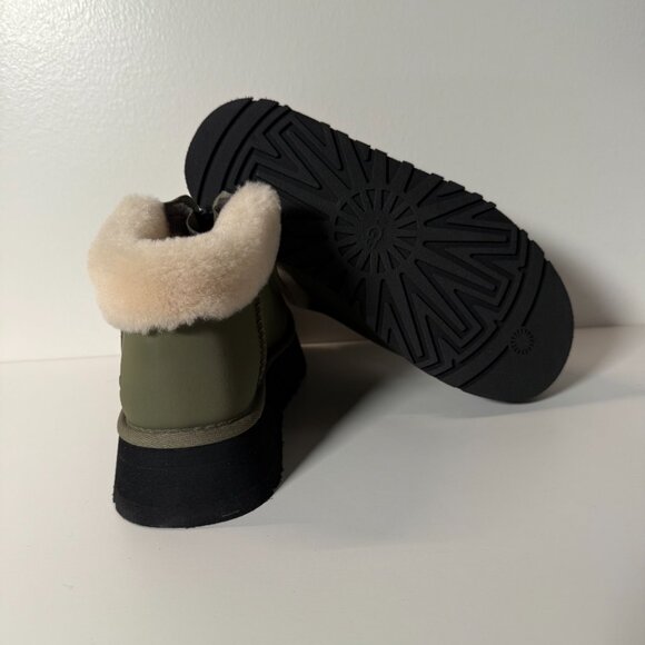 UGG Funkette Boot  W7 - Picture 4 of 6